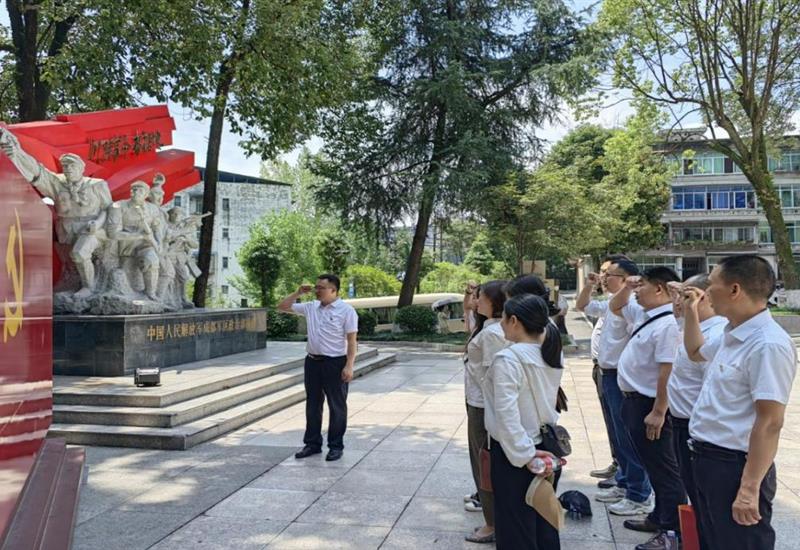 必发集团房产党支部赴川陕革命凭据地博物馆、 红军义士陵寝发展主题党日活动 (3)_800-550 必发集团房产党支部赴川陕革命凭据地博物馆、 红军义士陵寝发展主题党日活动 (3)_800-550